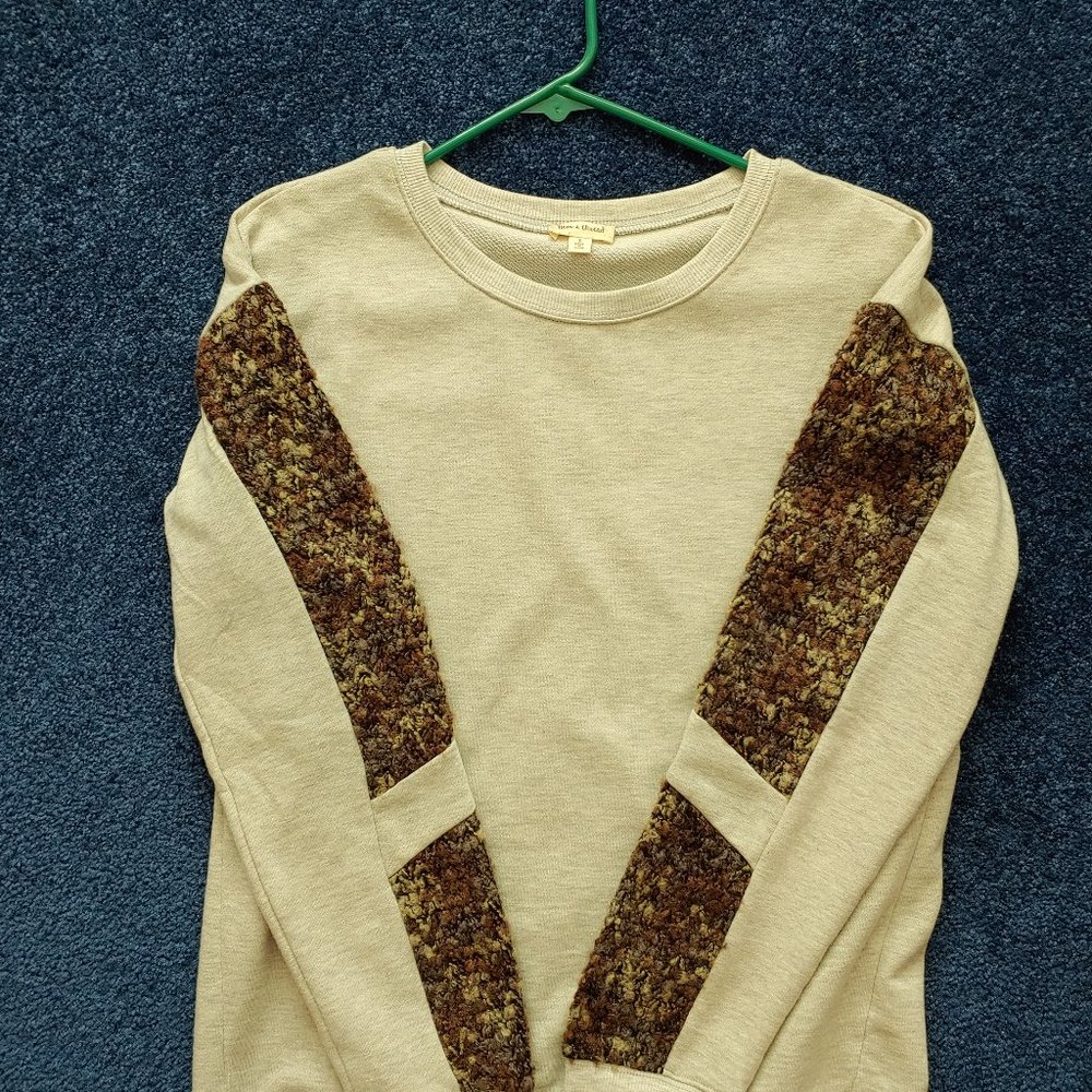Hem & Thread Gray w/fuzzy brown arm patches Size small